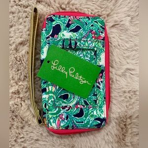 NWT Lilly Pulitzer wristlet wallet in Navy Trunk Show print